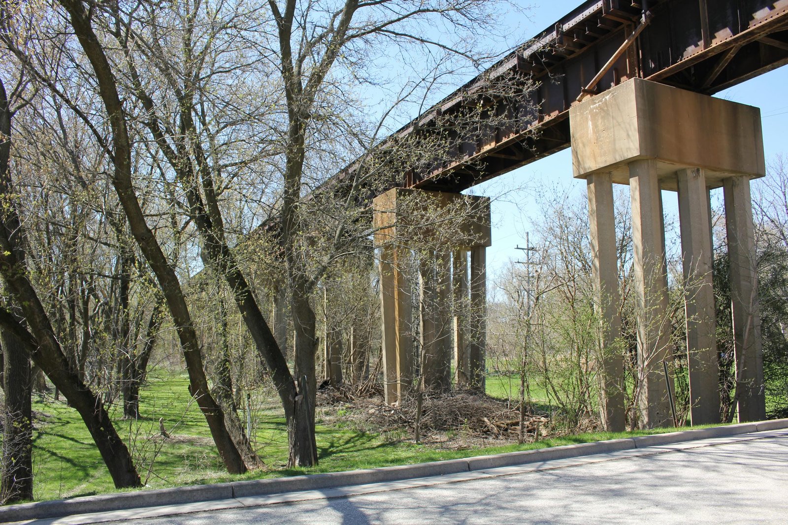 East approach, looking west from Sunny Point Road
